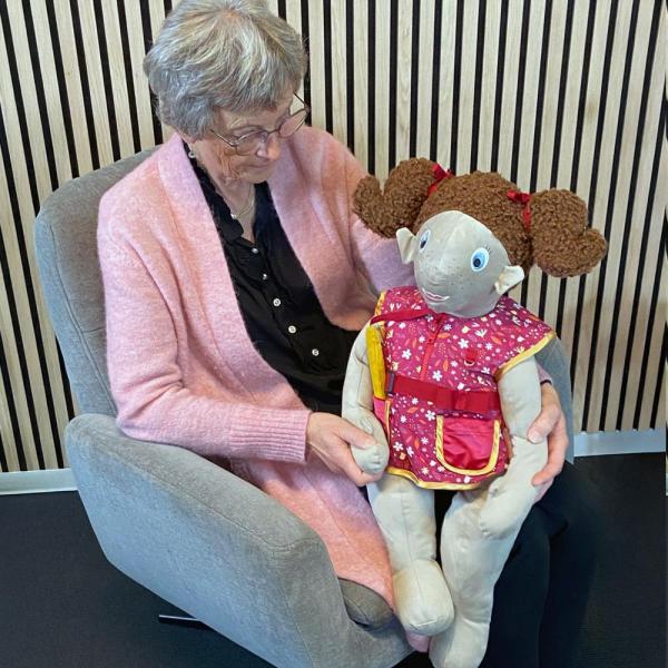 Oliz Weighted Tactile Dementia Doll – Lise (3 kg)