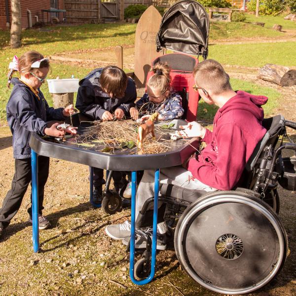 Activity Table - Tray Schwarz