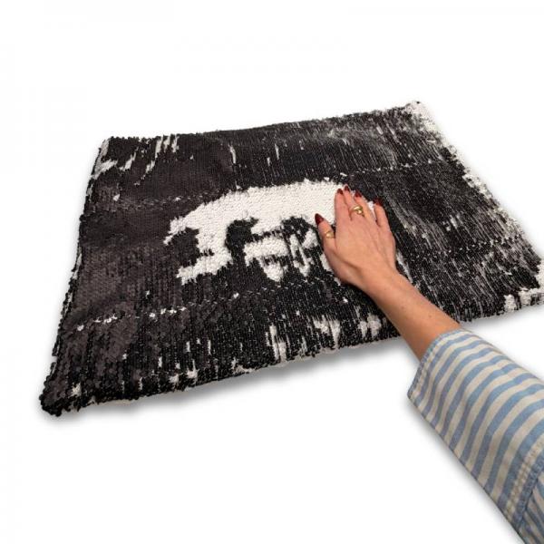 Weighted lap cushion with glitter – black and white