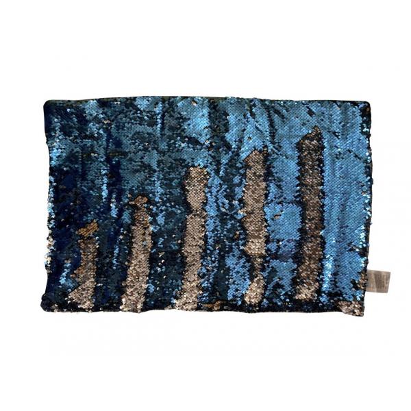 Weighted blanket with glitter