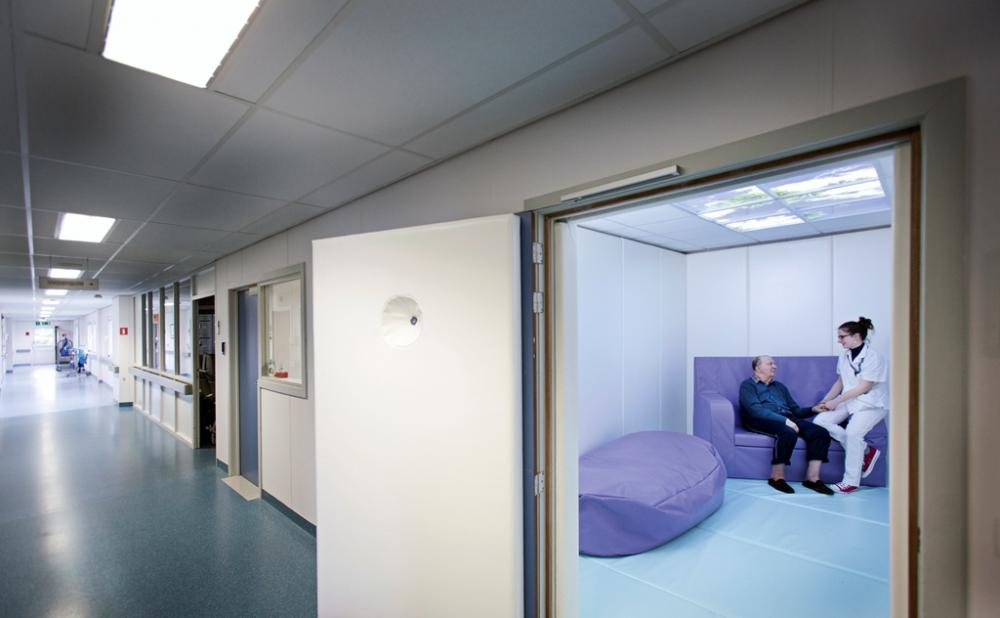 Comfort room with LED ceiling panels